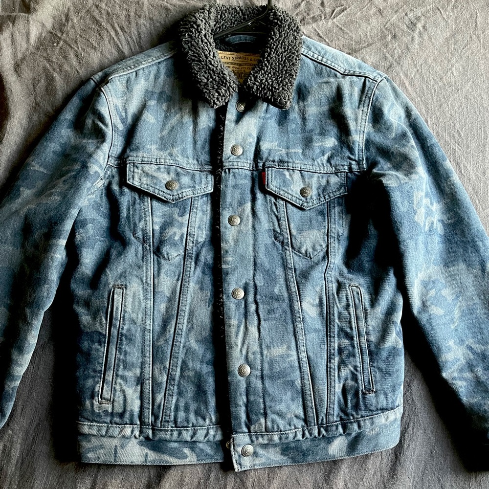 BLUE CAMO LEVIS DENIM JACKET